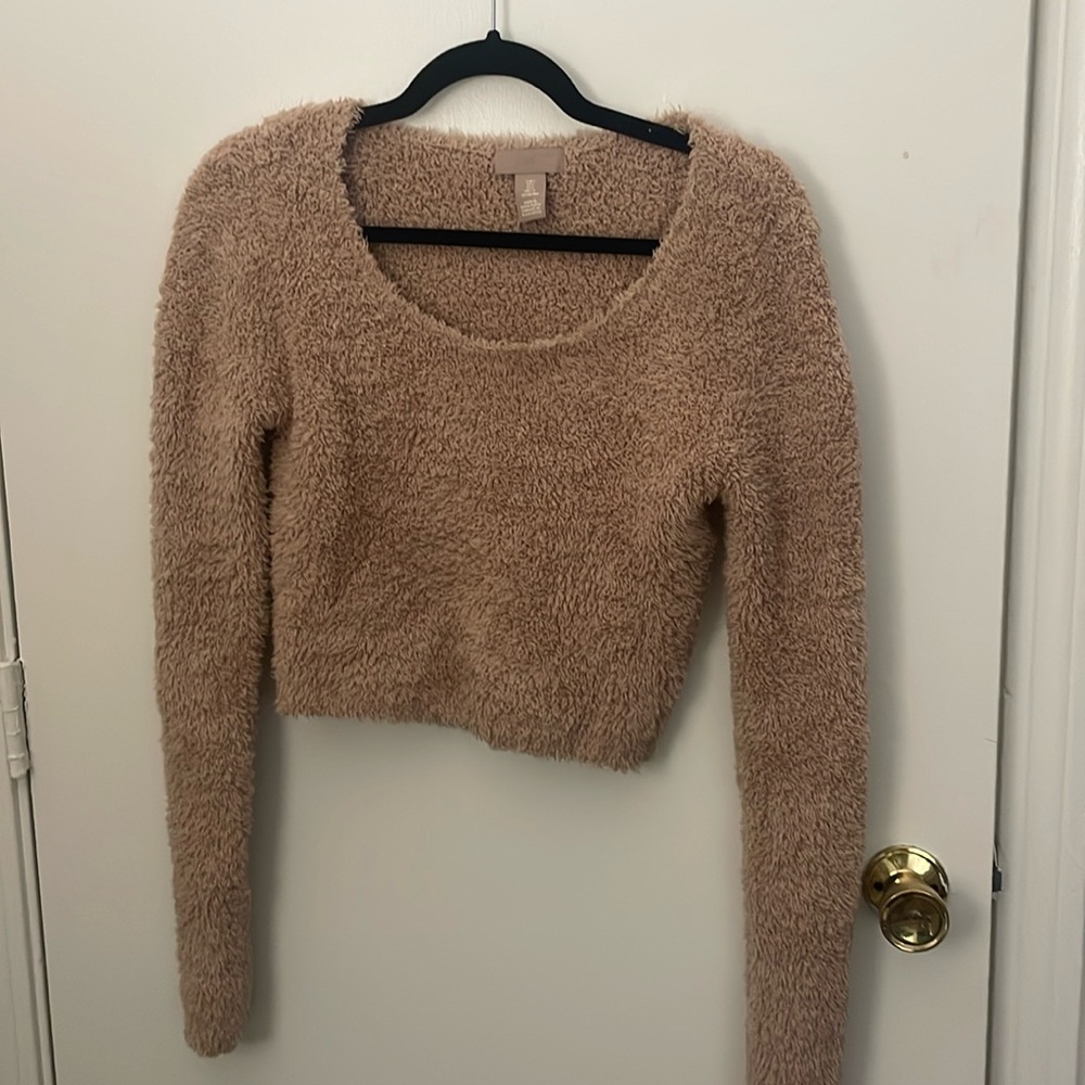 Cropped long sleeved top